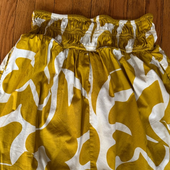 Women’s knee length skirt in yellow and white with pockets size S - Picture 3 of 7